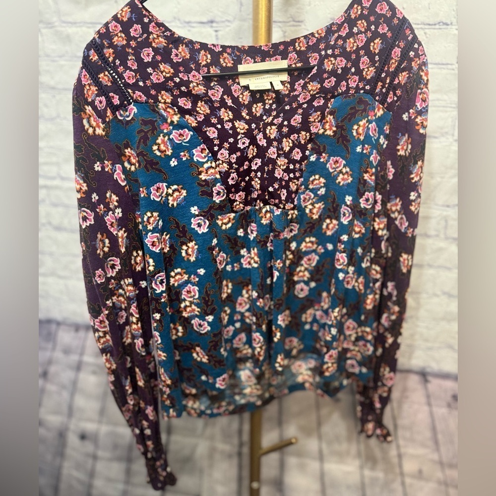 Anthropologie Blouse Top Maroon Pink Floral Shirt Size medium Long Sleeve V Neck